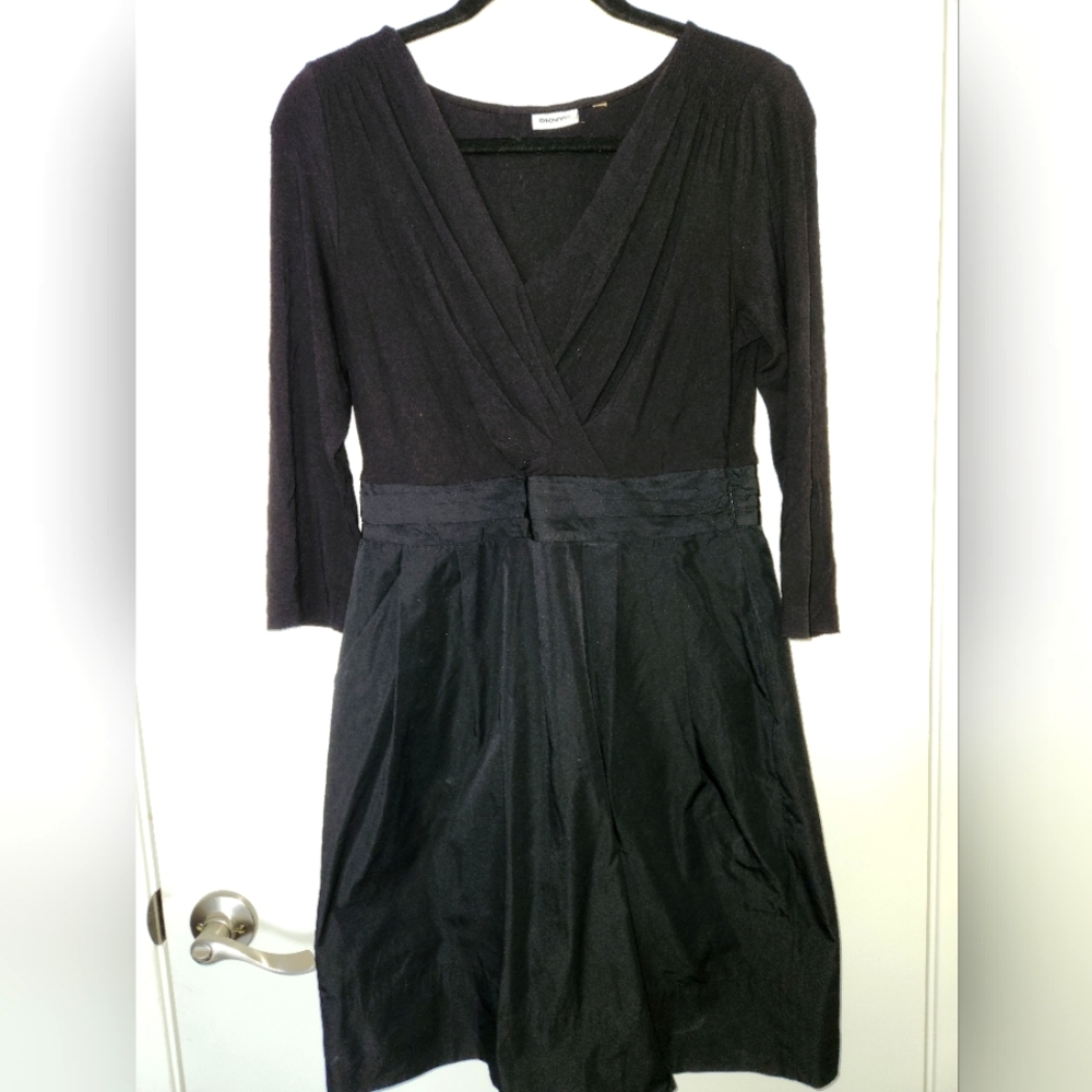 DKNY Dress, tag cut out but size M. Black.